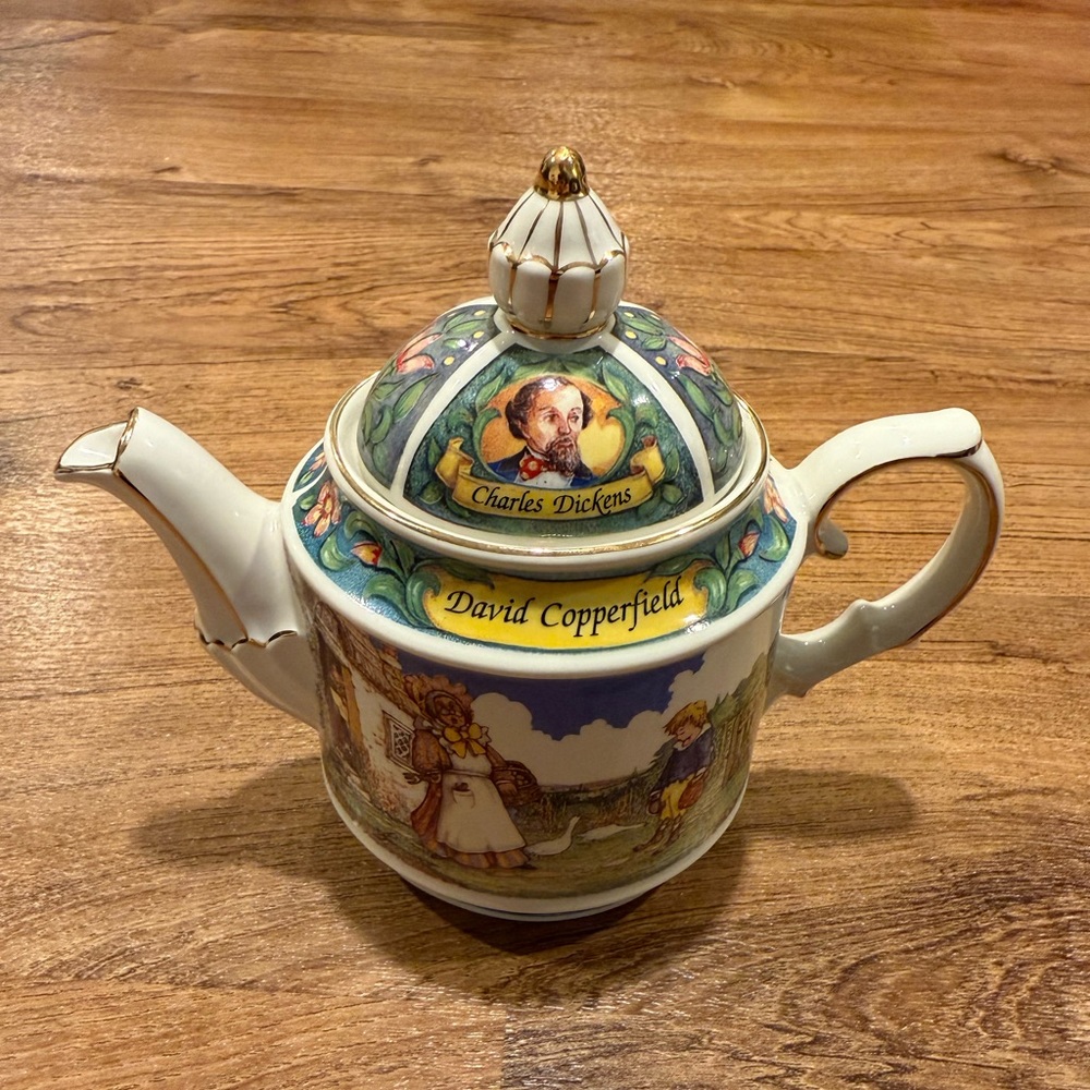 Sadler Classic Collection Charles Dickens David Copperfield Decorative Tea Pot